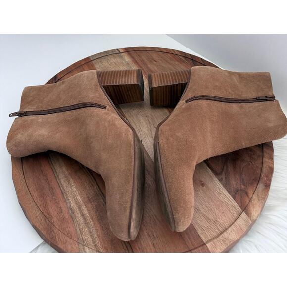 Soludos Boots Womens Size 9 Tan Suede Ankle Booties Side Zip Stacked Block Heel - Picture 6 of 9